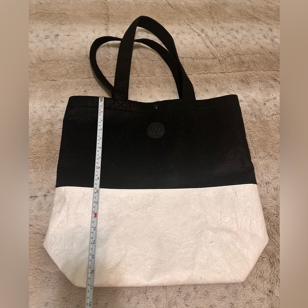 lululemon athletica Two-Tone Black and Cream Tote - Picture 4 of 6